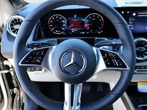 New 2026 Mercedes-Benz GLB 250 4MATIC image 32