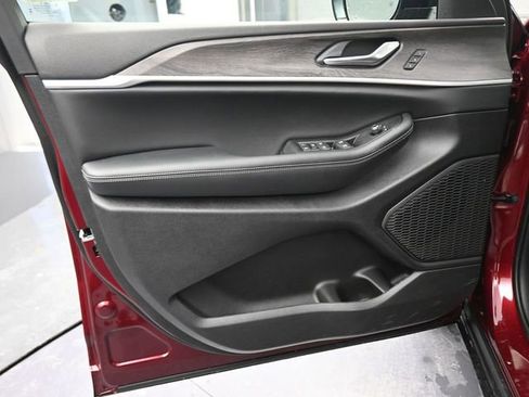 New 2025 Jeep Grand Cherokee L Limited image 42