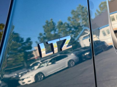 Used 2007 Chevrolet Suburban LTZ w/ LTZ Preferred Equipment Group AWD/4WD image 14