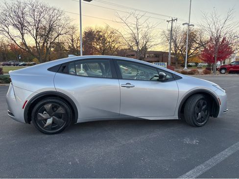 Used 2024 Toyota Prius LE image 23