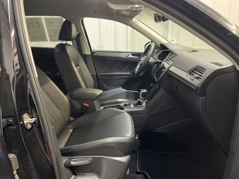 Used 2023 Volkswagen Tiguan SE AWD/4WD image 18