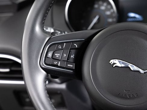 Used 2018 Jaguar F-PACE Premium AWD/4WD image 31