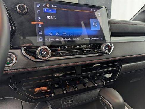 Used 2024 Chevrolet Colorado Z71 w/ Z71 Convenience Package 2 image 21