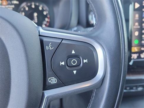 Used 2021 Volvo XC60 T5 Momentum w/ Advanced Package image 22