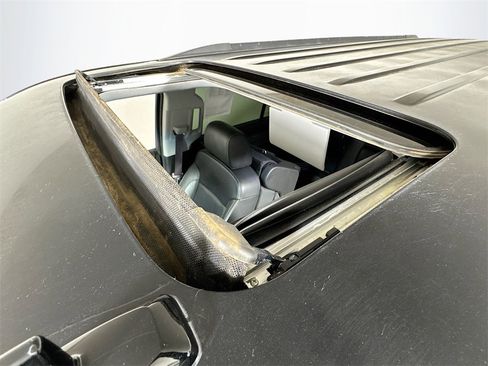 Used 2017 Chevrolet Suburban LT image 21