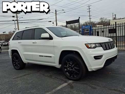 Used 2021 Jeep Grand Cherokee Laredo X image 1