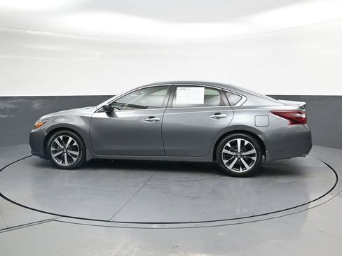 Used 2017 Nissan Altima 2.5 SR FWD image 7