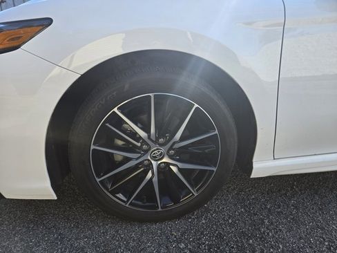 Used 2024 Toyota Camry SE image 9