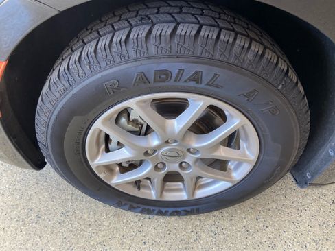 Used 2024 Chrysler Pacifica Touring-L FWD image 13