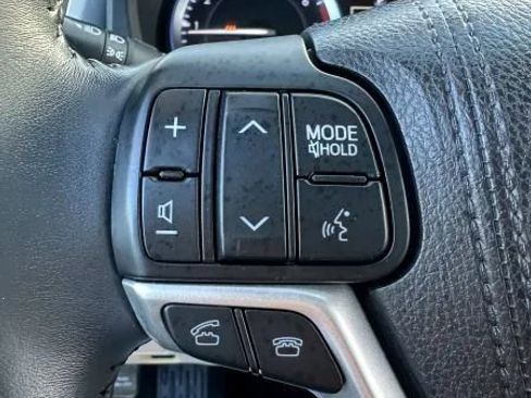 Used 2016 Toyota Highlander XLE image 31