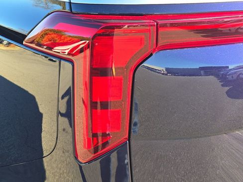 New 2026 Kia Carnival EX image 12