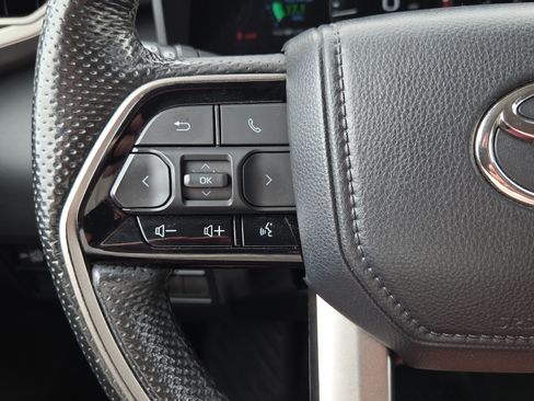 Used 2024 Toyota Tundra Limited AWD/4WD image 33