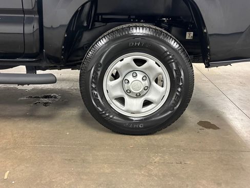 Used 2018 Toyota Tacoma SR w/ SR Convenience Package image 14