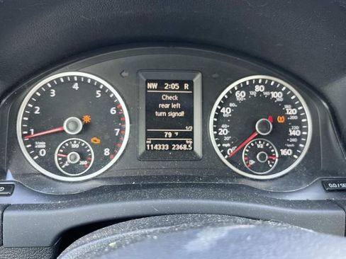 Used 2015 Volkswagen Tiguan S image 33