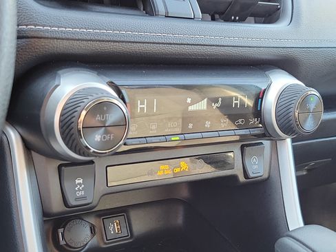 Certified 2025 Toyota RAV4 XLE image 30