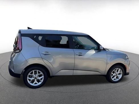 Used 2025 Kia Soul LX w/ LX Technology Package FWD image 10