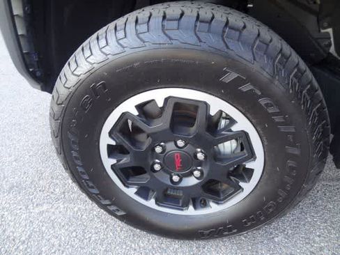 Used 2025 Toyota Tacoma TRD Off-Road w/ TRD Off Road Upgrade Package AWD/4WD image 41