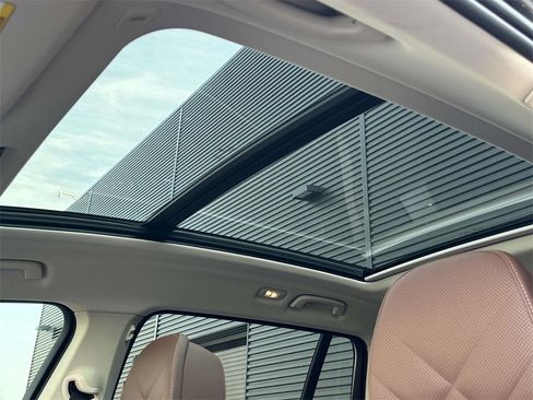 Used 2023 BMW X7 xDrive40i w/ Parking Assistance Package image 19