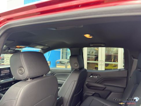 Used 2025 GMC Canyon Elevation w/ Convenience Package AWD/4WD image 11