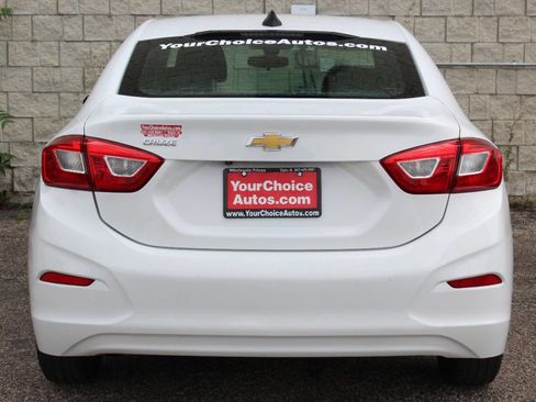 Used 2017 Chevrolet Cruze LS image 4