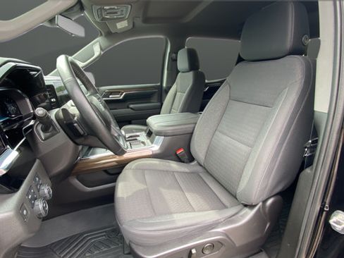 Used 2024 Chevrolet Silverado 1500 LT Trail Boss w/ Convenience Package II AWD/4WD image 9