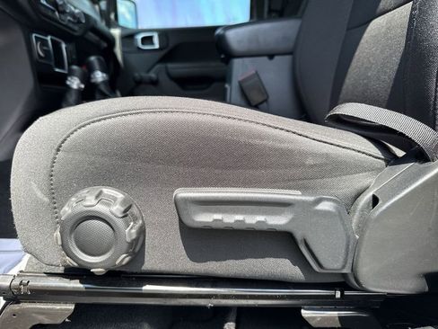 Used 2023 Jeep Gladiator Sport image 12