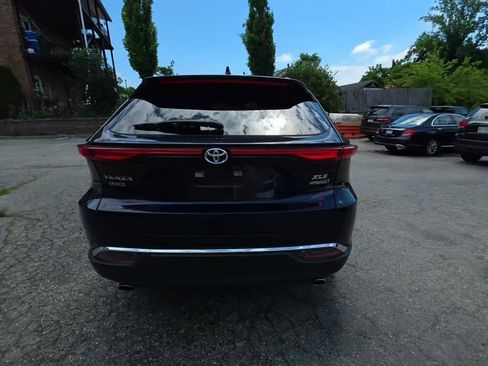 Used 2021 Toyota Venza XLE w/ Softex Package AWD/4WD image 3