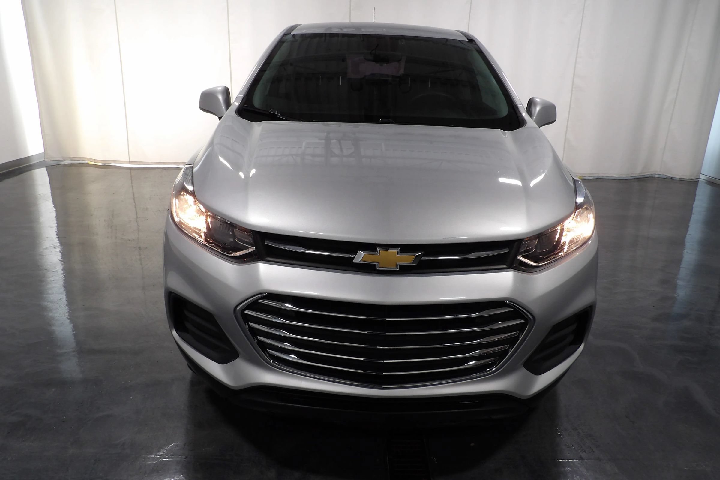 Used 2018 Chevrolet Trax LS FWD image 2