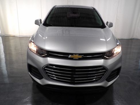 Used 2018 Chevrolet Trax LS FWD image 2