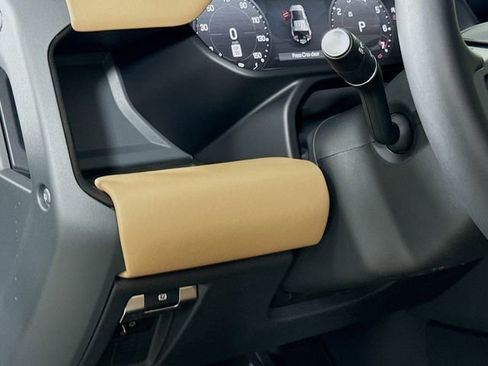 Used 2026 Land Rover Defender 110 X-Dynamic SE image 10