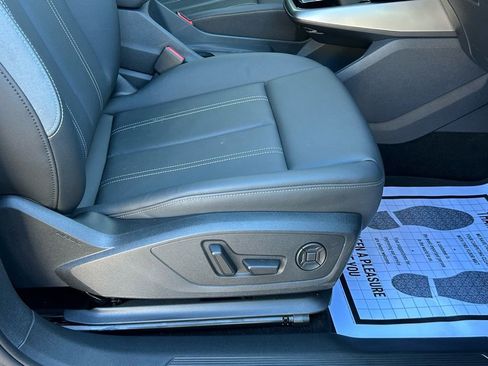 Used 2024 Audi Q4 e-tron Premium w/ Convenience Package image 46