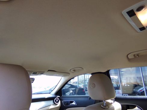 Used 2017 Mercedes-Benz GLA 250 4MATIC image 16