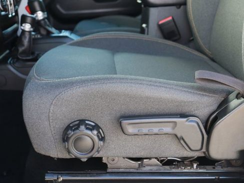 Used 2024 Jeep Wrangler Sport S image 9