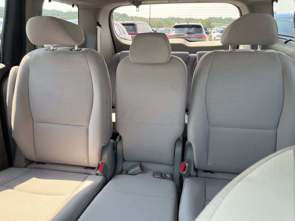 Used 2016 Kia Sedona LX w/ LX Convenience Package FWD image 13