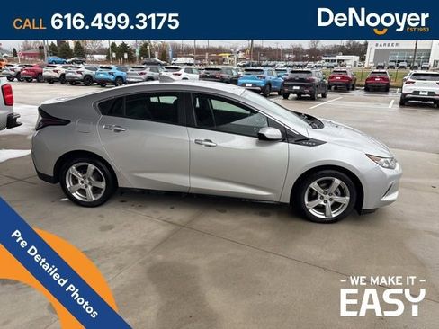 Used 2018 Chevrolet Volt LT w/ Comfort Package image 6