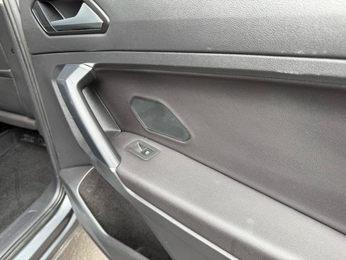 Used 2018 Volkswagen Tiguan SE AWD/4WD image 47