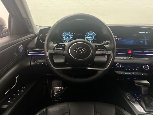 Used 2023 Hyundai Elantra Limited image 16