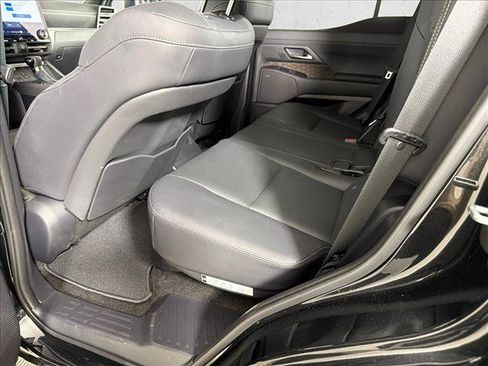 Used 2025 Lexus GX 550 w/ Accessory Package (2T) AWD/4WD image 22