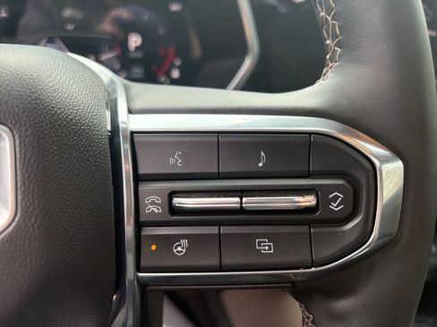 Used 2024 GMC Canyon Denali image 16