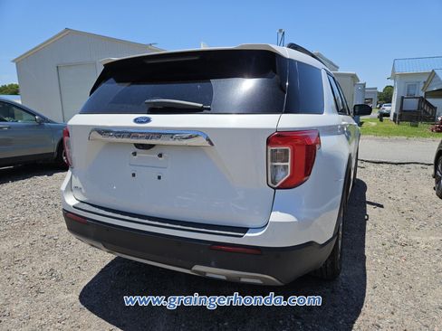 Used 2023 Ford Explorer XLT w/ Equipment Group 202A RWD image 7