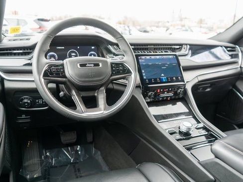 Used 2023 Jeep Grand Cherokee Overland w/ Luxury Tech Group IV AWD/4WD image 14
