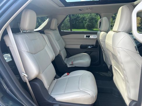 Used 2022 Ford Explorer Platinum w/ Technology Package AWD/4WD image 27