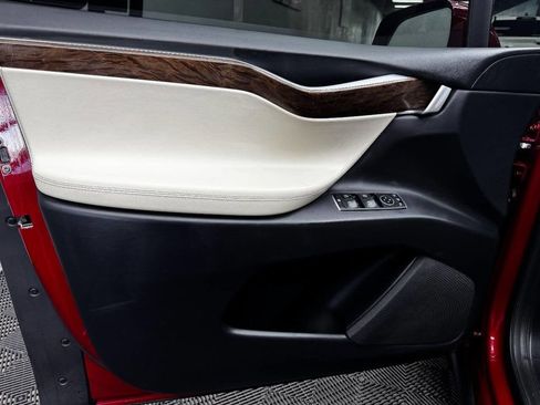 Used 2017 Tesla Model X 75D image 37