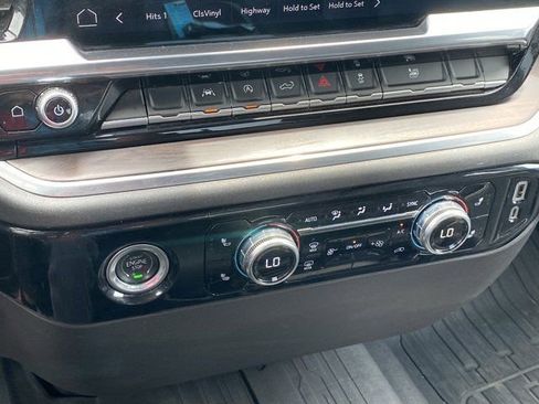 Used 2022 GMC Sierra 1500 SLT AWD/4WD image 25