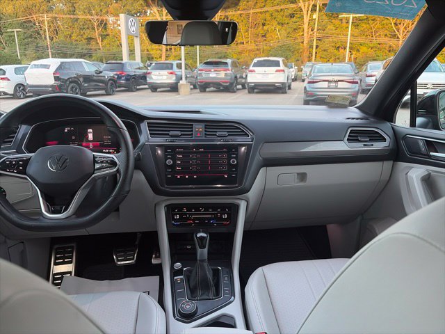 Certified 2023 Volkswagen Tiguan SE R-Line AWD/4WD image 18