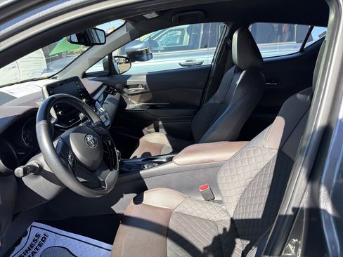 Used 2019 Toyota C-HR Limited image 8