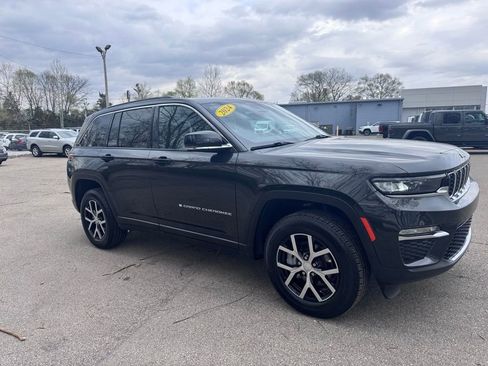 Used 2024 Jeep Grand Cherokee Limited AWD/4WD image 7