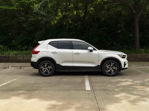 Used 2025 Volvo XC40 B5 Core AWD/4WD image 10