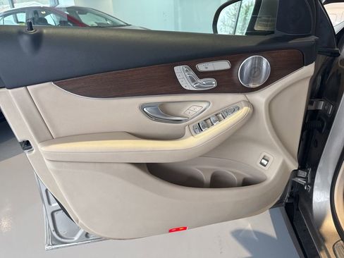 Used 2020 Mercedes-Benz GLC 300 4MATIC image 19