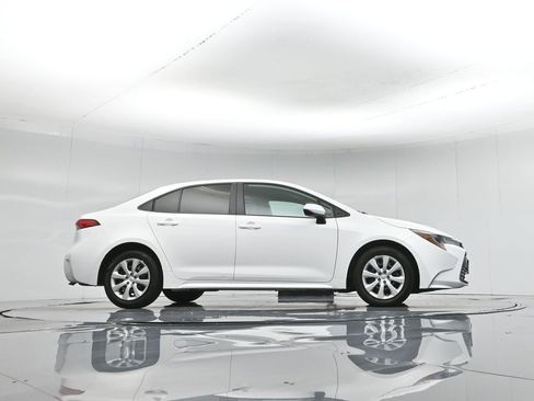 Used 2025 Toyota Corolla LE image 48